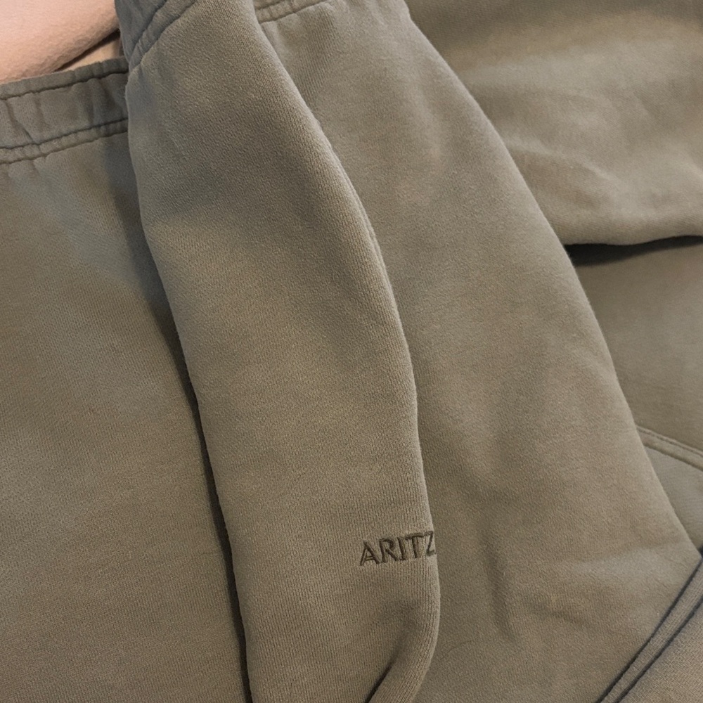 Olive Green Hoodie and Sweatpants Set Aritzia - Picture 3 of 4